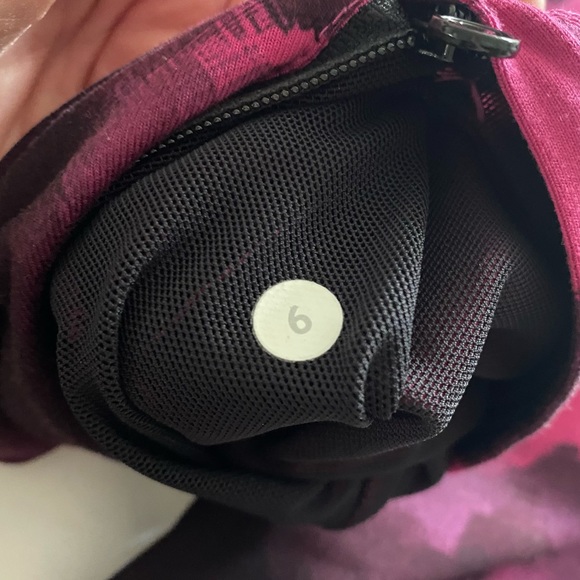 Lululemon Pink and Black full zipper jacket with thumbhole sleeves - Size 6 - Picture 3 of 5